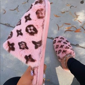 Inspired fluffy slides pink